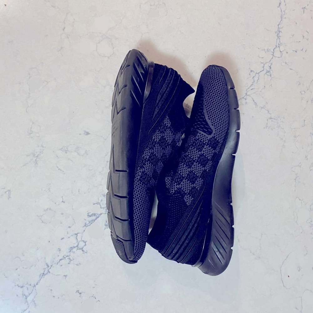 Louis Vuitton Mens Sneaker size 11